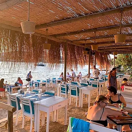 מלון Pitosbungalows 3*